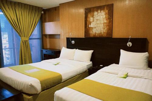 Postel nebo postele na pokoji v ubytování Jade Hotel and Suites