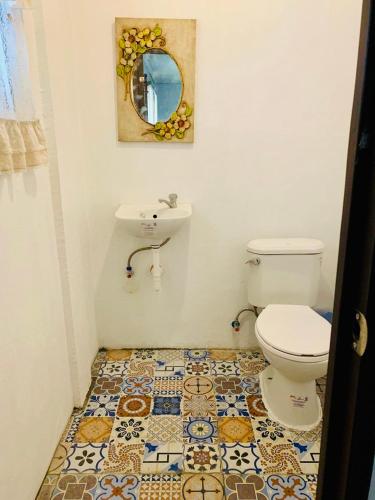 Ένα μπάνιο στο Anton & Isabel Charming Home in Bangued