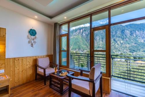 Ein allgemeiner Bergblick oder ein Berglick von des Hotels aus