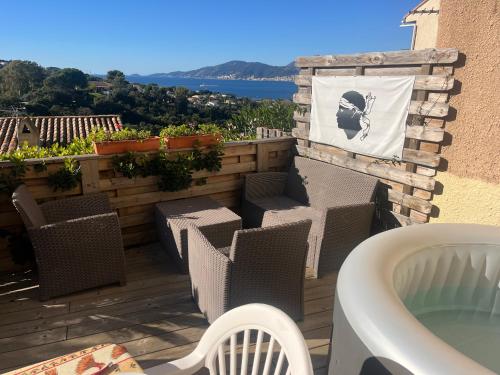 波尔蒂乔Charmant appartement refait à neuf vue mer的相册照片