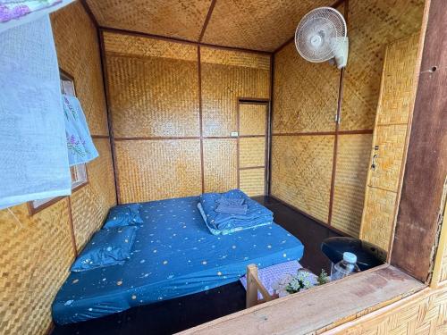 Postel nebo postele na pokoji v ubytování Doicherngngam Home stay