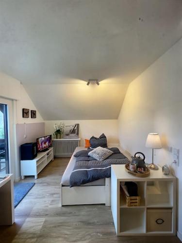 a bedroom with a bed and a television in it at Stilvolles Studio in Vallendar