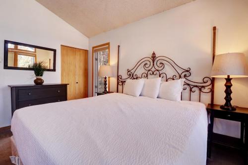 a bedroom with a white bed and two lamps at Cc301 Cross Creek Condo in Frisco
