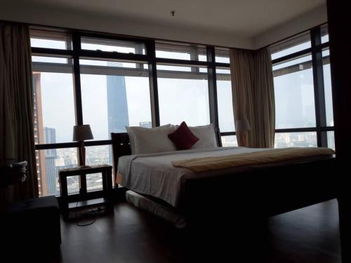 a bedroom with a bed and a large window at Fantastic appartment at times square Kuala Lumpur in Kuala Lumpur