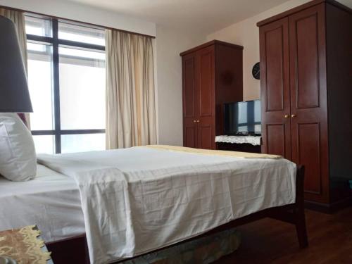 a bedroom with a bed and a large window at Fantastic appartment at times square Kuala Lumpur in Kuala Lumpur