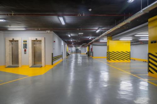 an empty parking garage with yellow and white walls at Elaf Qinwan Hotel in Makkah