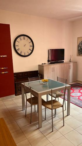 Μια τηλεόραση ή/και κέντρο ψυχαγωγίας στο Lavagna Comodo e Centrale!