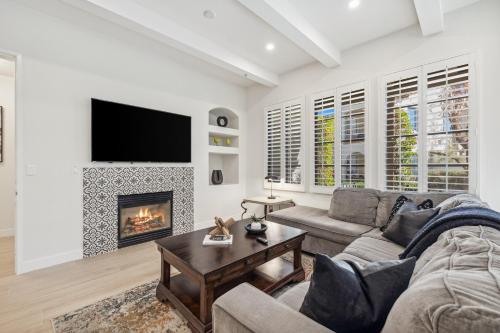 a living room with a couch and a fireplace at T21 Lux Villa With Fountain View Condo in La Quinta