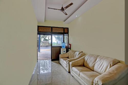 Gallery image of SPOT ON Hotel Grand Blue in Niwāri