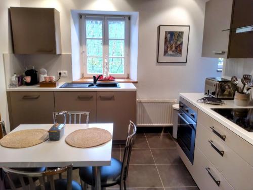 Kuchyň nebo kuchyňský kout v ubytování Maison Rebleuthof Sauna & Fitness