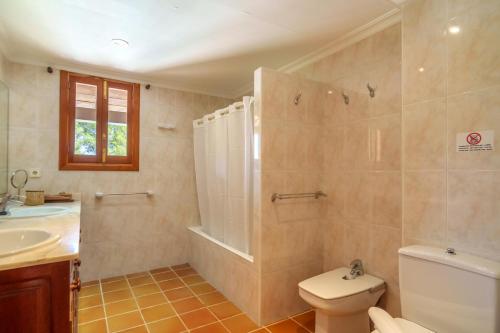 Et badeværelse på La Caseta Almadrava