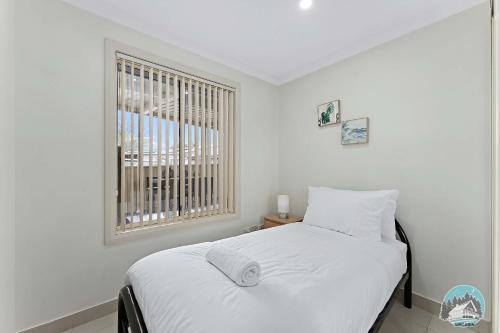 Katil atau katil-katil dalam bilik di Comfortable 4-Bed House in Fairfield with Parking