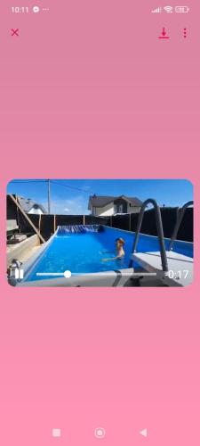 una foto di una piscina con una persona dentro di Vila Anđelija a Velika Kladuša