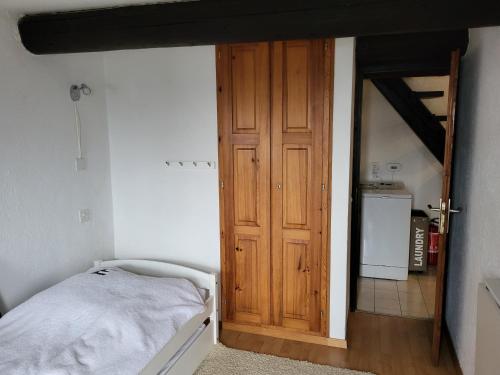 a bedroom with a bed and a wooden door at Oasis di Riposa in Semione