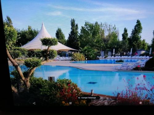 Mobil home F033 camping la carabasse 4 étoiles Vias