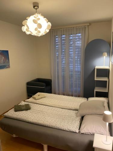 Postel nebo postele na pokoji v ubytování Zimmer mit privatem Badezimmer in guter Lage