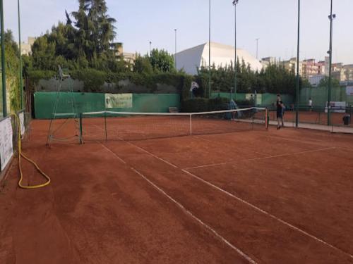 Tenis a/nebo squash v ubytování Bnb of the Nations, parking , 9min Airport & Sea nebo okolí