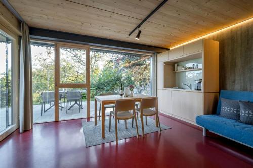 a kitchen and dining room with a table and chairs at WURZENBERG Hotel Lodges Südsteiermark in Gamlitz