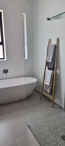 Imagen de la galería de Somer House Guest Suites, en Somerset West