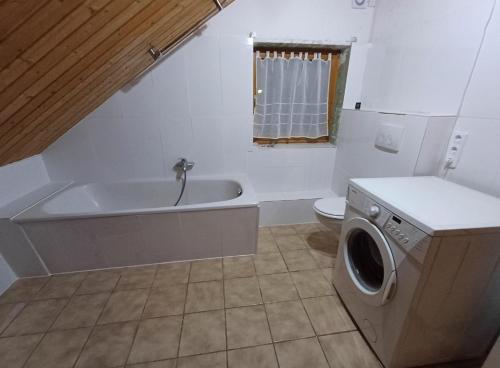 Koupelna v ubytování Volli Monteurzimmer Schwäbisch Hall 6 bis 8 Schlafzimmer bis 11 Pers