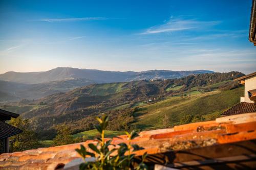 a view of a valley with mountains in the distance at Green Hill Maranello, Vista e Relax in Montagnana