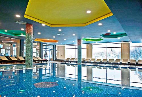 Bazén v ubytování Kraljevi Cardaci, Kopaonik, Lux apartman 9C-71 nebo v jeho okolí