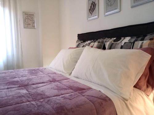 Cama o camas de una habitación en Rosy Suite Bed and Breakfast