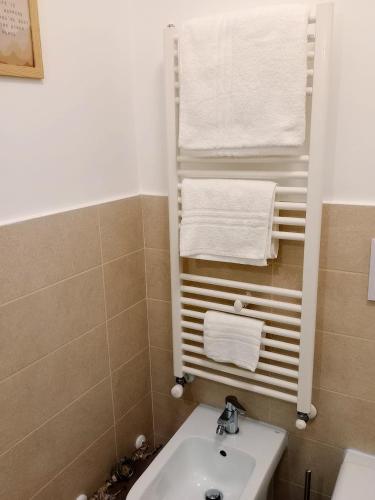 Un baño de Rosy Suite Bed and Breakfast