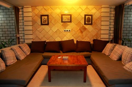 a living room with a couch and a coffee table at Villa Rumah Putih Abu Abu in Senggigi 