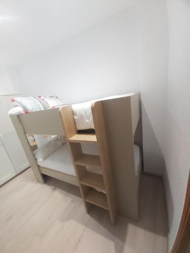 a small room with a bunk bed in a wall at Salvador House II in Elche