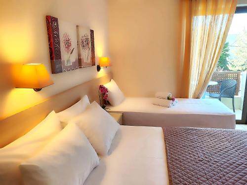 Hotel Prigipikon Suites and sofitesにあるベッド