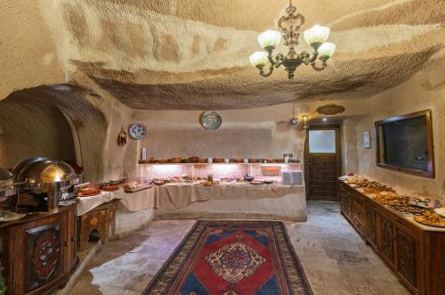 a large kitchen with a chandelier in a room at Gamirasu Village House in Nevsehir