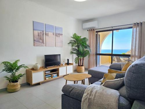 GOLDEN SUN - Sunny Balcony, Sea View, Beach, AC