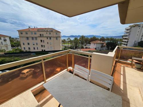 78m2 Terrasse vue mer à 50m de la Croisette
