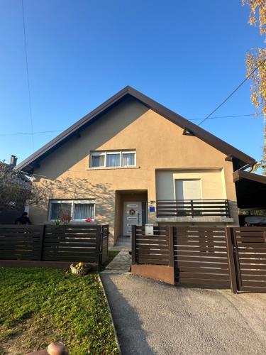 a house with a fence in front of it at Apartman Kopriva in Koprivnica