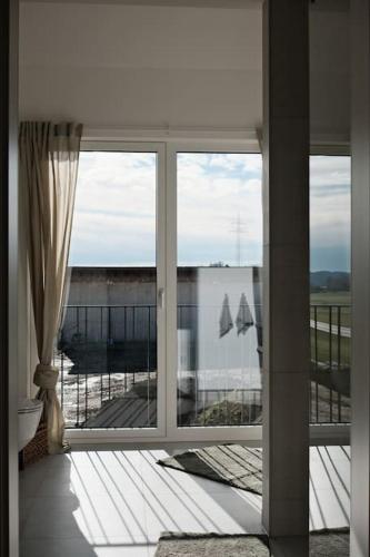 Μπαλκόνι ή βεράντα στο Moderne 3-Zimmer im Grünen