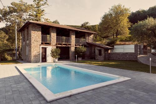 Piscina de la sau aproape de Cascina San Pietro