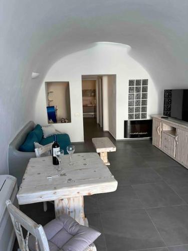 Nostos Central Cave House with jacuzzi