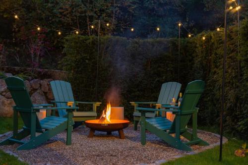 Κήπος έξω από το Exklusives Ferienhaus am Waldrand mit Whirlpool und Sauna