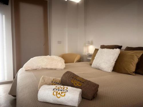 a bedroom with two beds with towels on them at Eterea Casa Vacanza in Brindisi