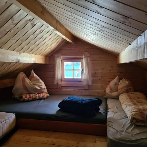 a room with two bunk beds in a cabin at Holzhütte allein am Waldrand in Saldenburg