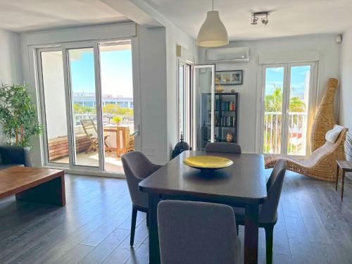 Sol y Mar Apartamento amplio con dos dormitorios y balcón