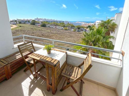 Sol y Mar Apartamento amplio con dos dormitorios y balcón