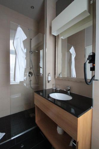 Bilik mandi di Hotel am Molkenmarkt
