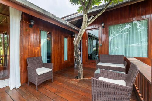 Posezení v ubytování The garden pool villa resort at Doi Saket