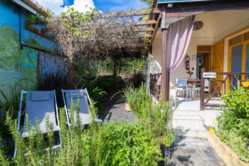 Jardín al aire libre en Gîtes de Checheti