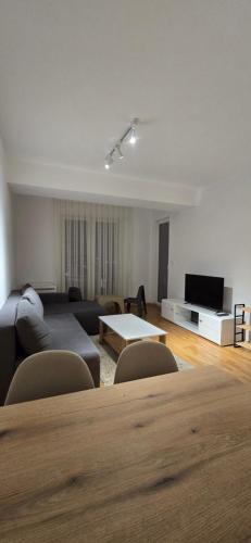 TV/trung tâm giải trí tại Unique Apartmets 1