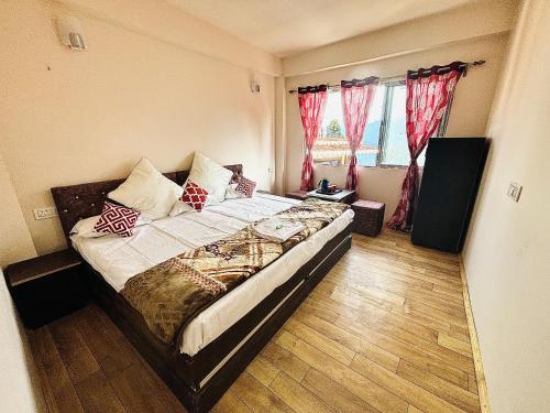 a bedroom with a large bed in a room at Lava Hills Heaven Homestay in Lava