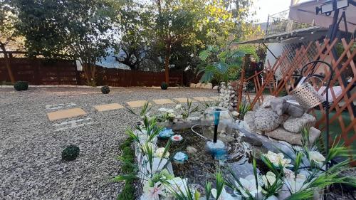 a garden with a fountain in the middle of a yard at George house in Leonidion