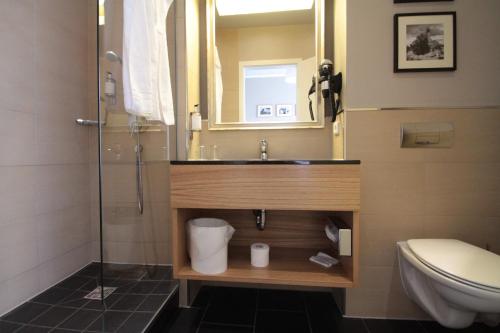 Bilik mandi di Hotel am Molkenmarkt